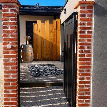 Location De Caractere 2 A 4 Pers Avec Un Acces Piscine 2h Par Jour * Saint-Lieux-les-Lavaur