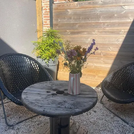 Location De Caractere 2 A 4 Pers Avec Un Acces Piscine 2h Par Jour Feriehus