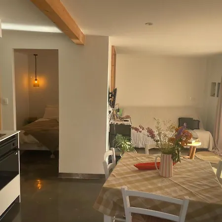 Location De Caractere 2 A 4 Pers Avec Un Acces Piscine 2h Par Jour