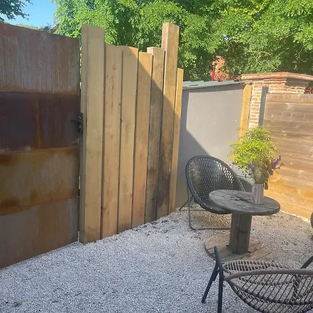 Location De Caractere 2 A 4 Pers Avec Un Acces Piscine 2h Par Jour Feriehus *